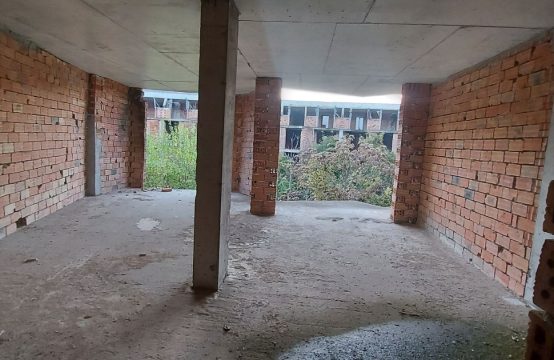 Тристаен апартамент в Кръстова вада